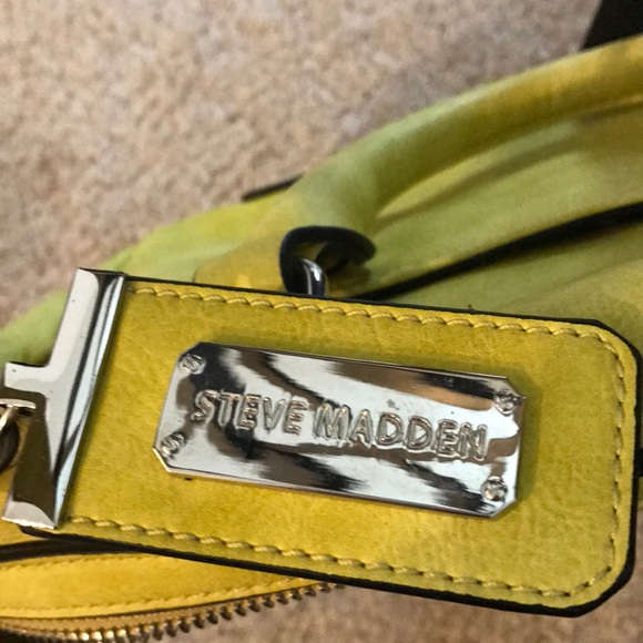 Yellow Steve Madden bag with long shoulder strap - Picture 4 of 5